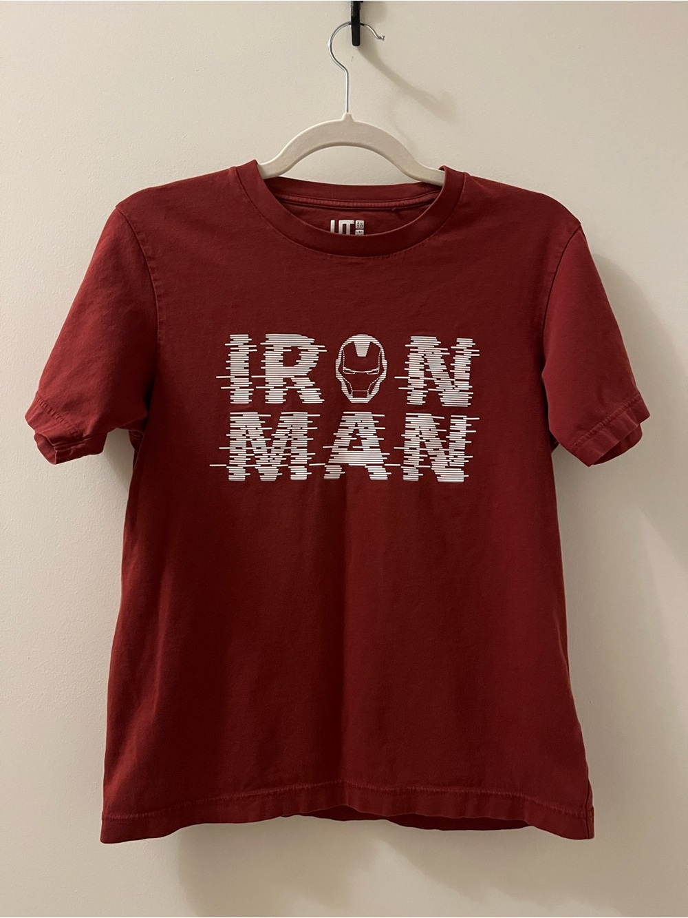 Uniqlo x Marvel Collab burgendy UT